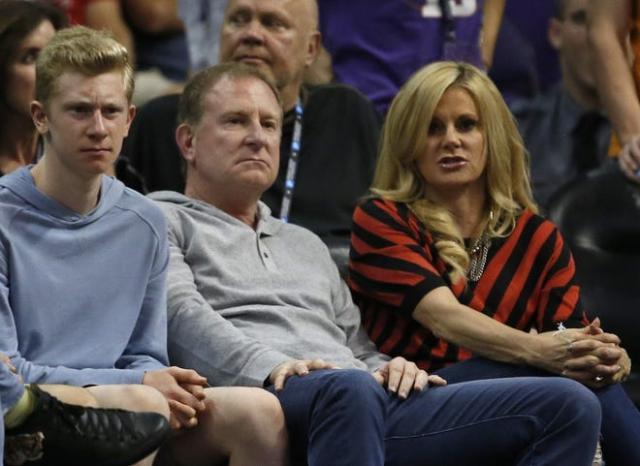 1636531389921010055.jpg 6dbb5a71-aa6f-465a-b4ac-ebefd1c2b67d-Sarver_wife.jpg